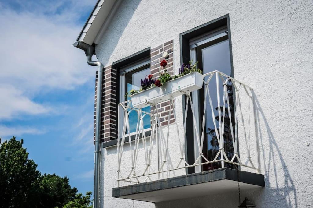 Schoenes Haus Mit Grossem Garten Seligenstadt Exterior foto